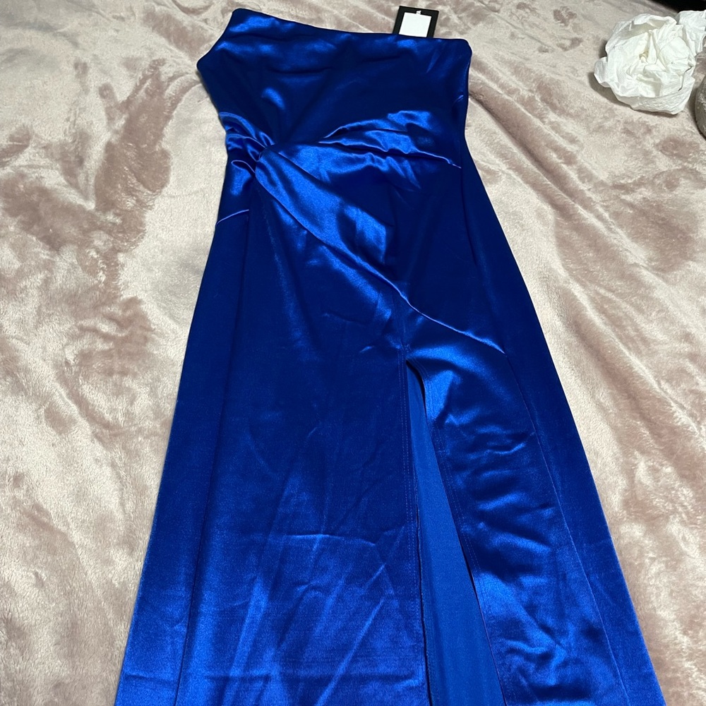Selling brand new dress, never used with tags